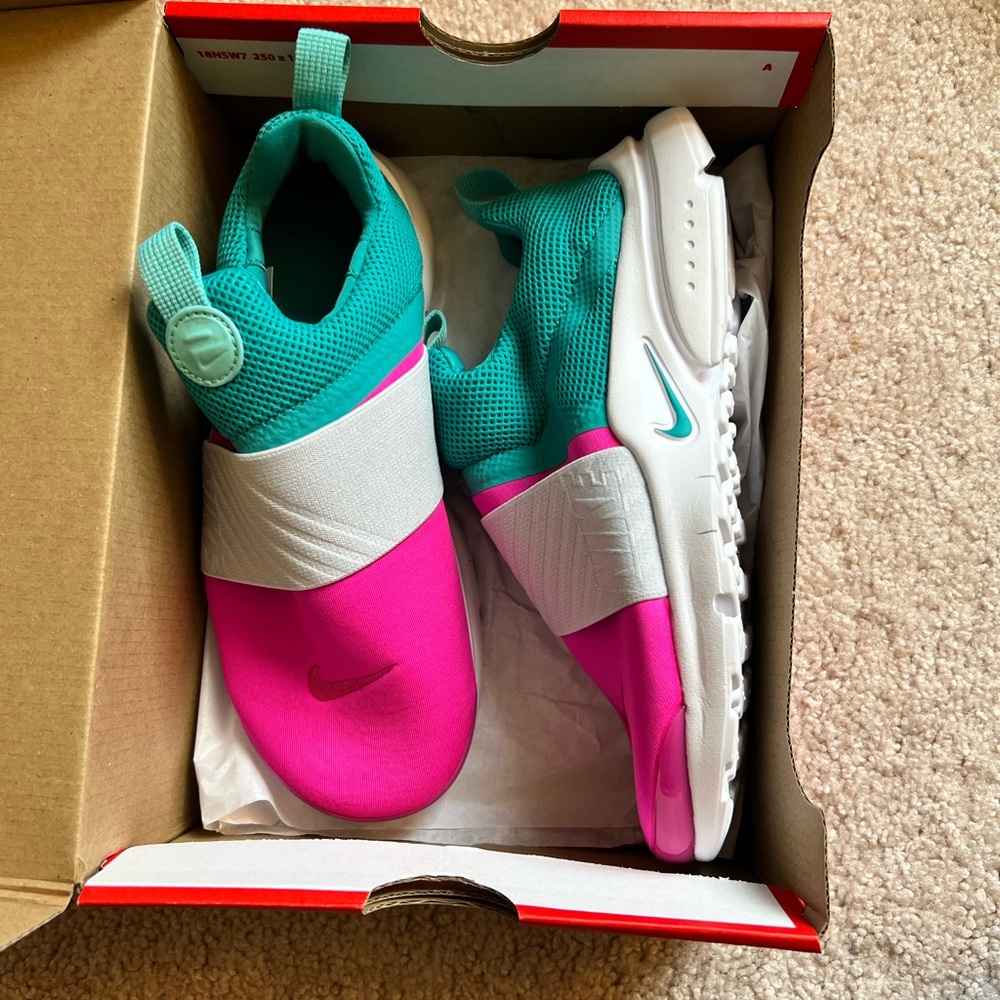 Nike girls shoes in size 3